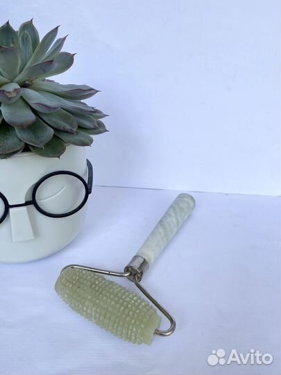 Нефритовый ролик массажер