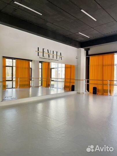 Администратор в студию балета и растяжки