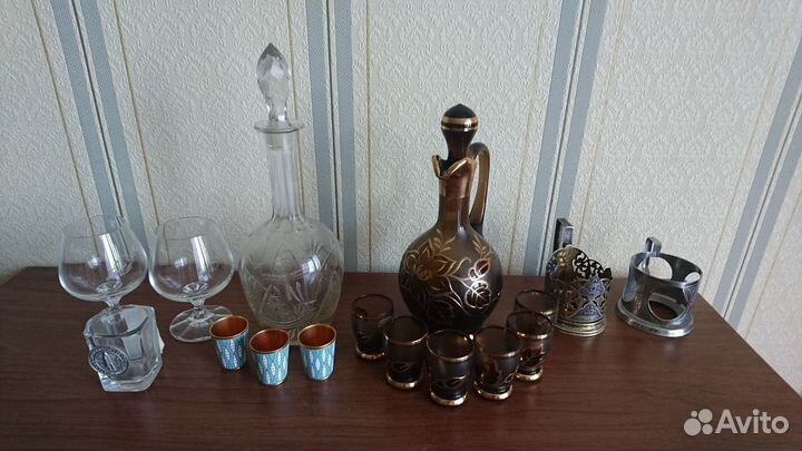 Графины, рюмки, бокалы, стопки, подстаканники