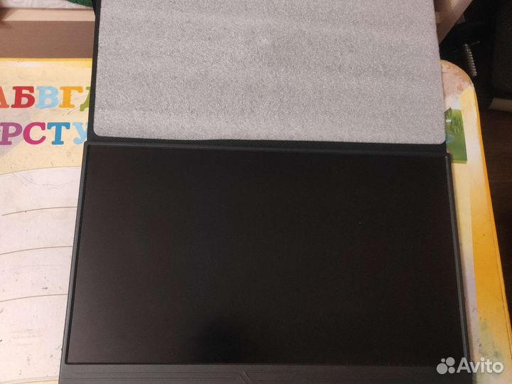 Портативный монитор 15.6 новый