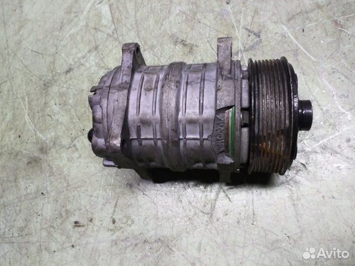 Компрессор кондиционера Mercedes Sprinter W906 611