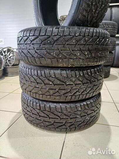 Tigar SUV Ice 215/60 R17