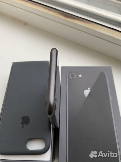 iPhone 8, 64 ГБ