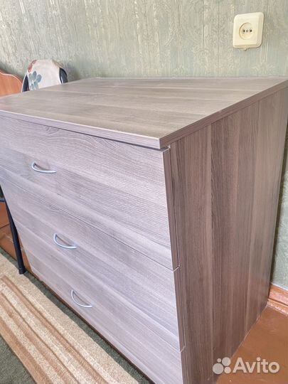 Комод с тремя глубокими ящиками