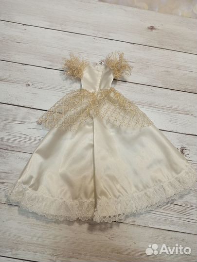 Платье для кукол формата Барби