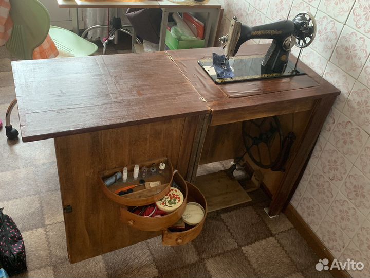 Швейная машина ножная