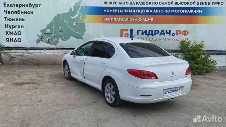 Дефлектор воздушный правый Peugeot 408 9655994177