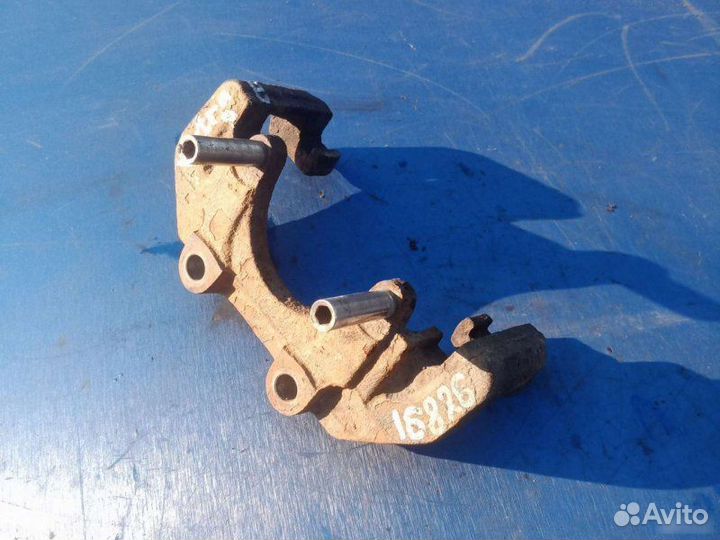 Скоба суппорта передняя Opel Vectra B