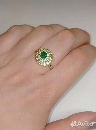 Серебряное кольцо с зелёным агатом и перидотами 18