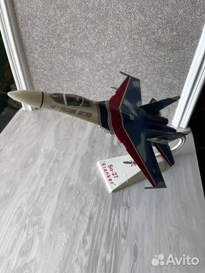 Модель Истребителя су-27 и миг-29