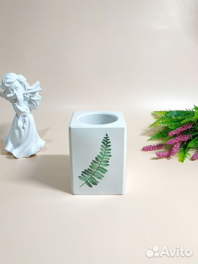 Ваза белая для цветов