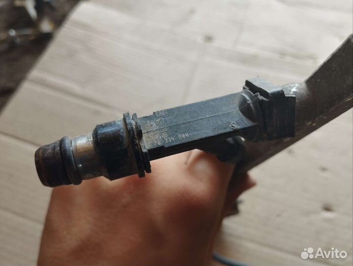 Топливная рампа с форсунками Chevrolet Lanos 1.5