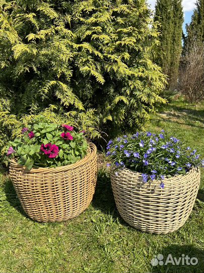 Кашпо для цветов из ротанга