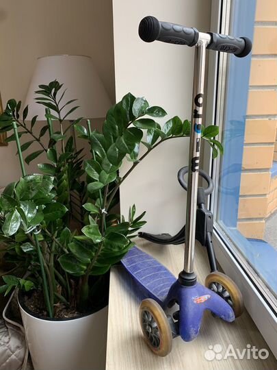 Самокат MiniMicro с сиденьем для самых маленьких