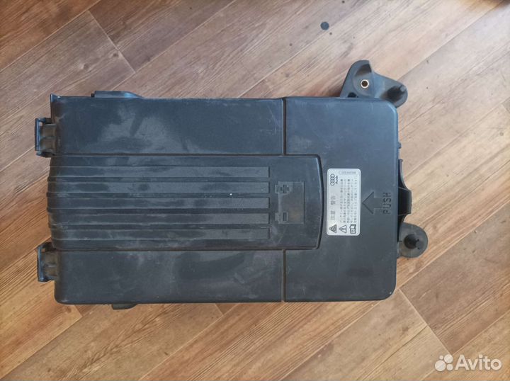 Корпус акб с креплением VAG