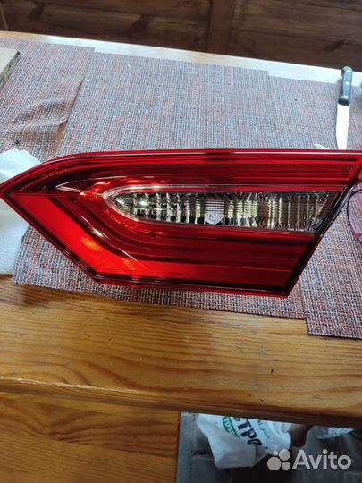 Toyota camry 70 задний правый внутренний фонарь