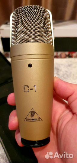 Студийный микрофон