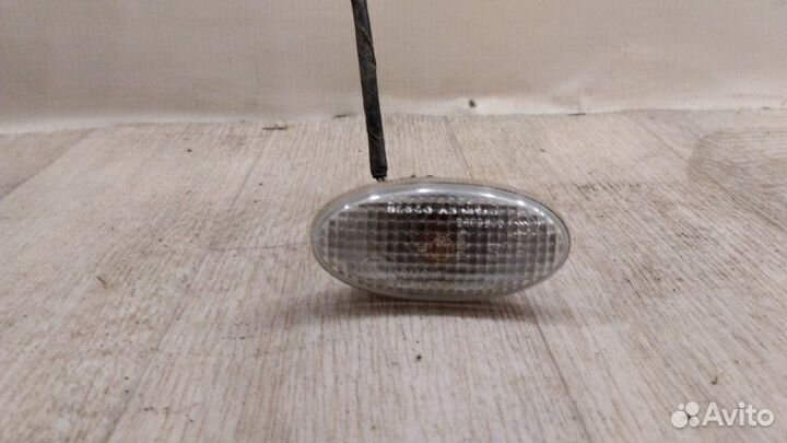 Повторитель в крыло передний Mazda Mazda 3 BK Z6