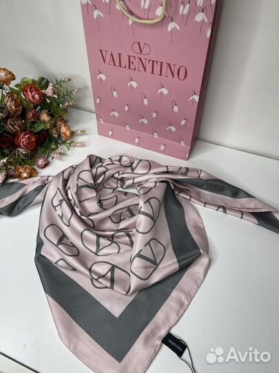 Шелковый платок Valentino розовый