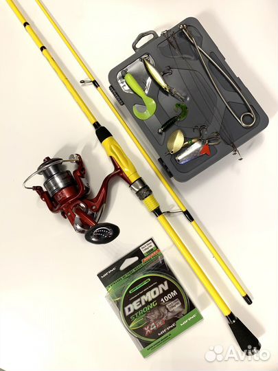 Спиннинг в сборе с катушкой + набор блесен