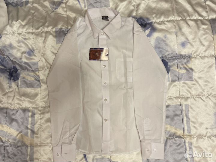 Новая белая рубашка на мальчика