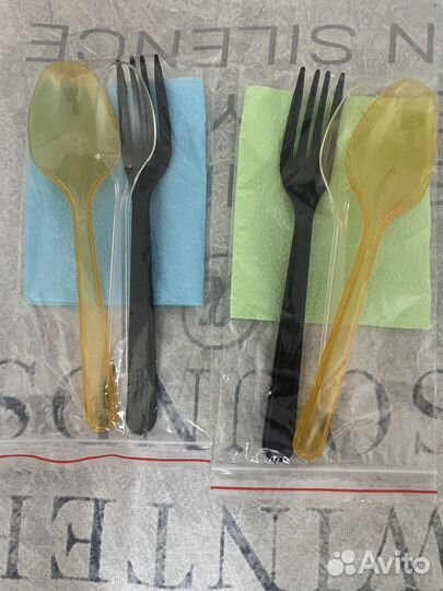 Одноразовая посуда, ложки, вилки. Салфетки