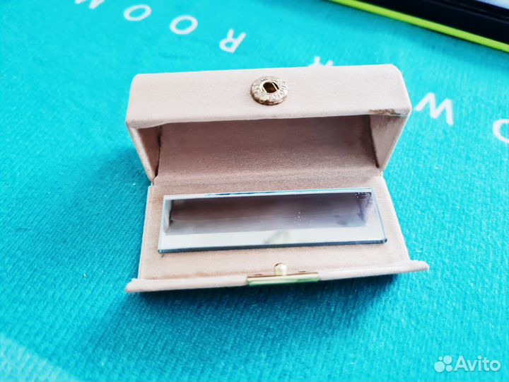 Футляр с зеркалом