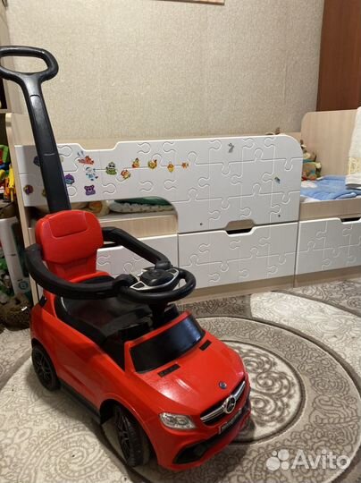 Машинка каталка толокар с ручкой