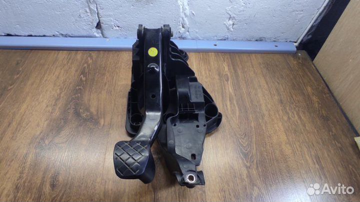 Педаль тормоза Skoda Rapid лифтбек 1.6 2015