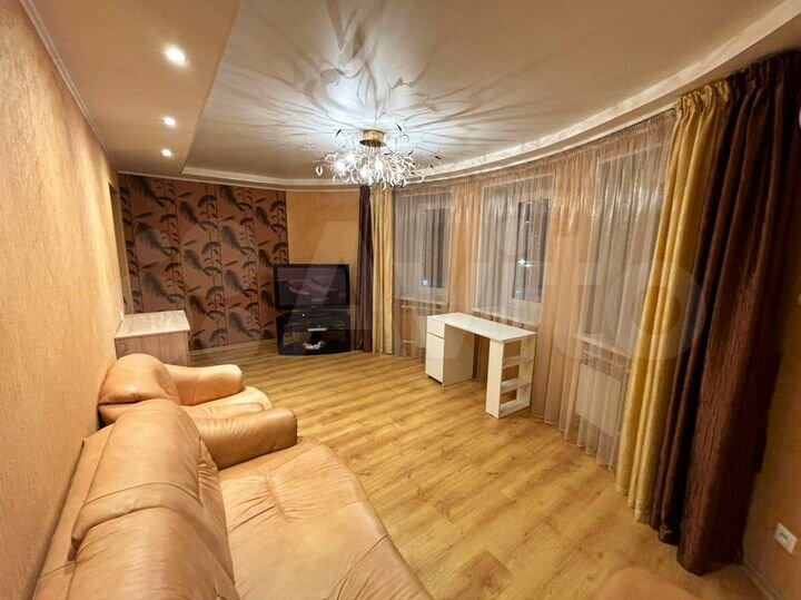 2-к. квартира, 65 м², 3/10 эт.