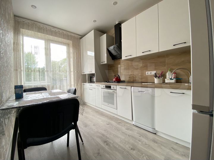 2-к. квартира, 57 м², 3/12 эт.