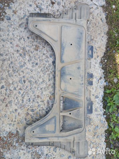 Продам пыльник защита двигателя Skoda Octavia A7