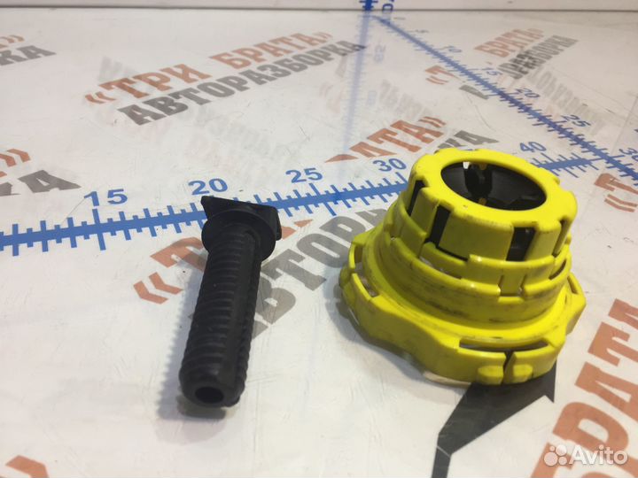 Пежо 3008 Кронштейн запаски