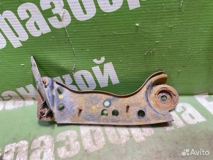 Кронштейн подрамника задний левый Infiniti G35 V35