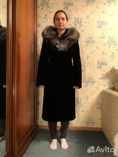 Шуба длинная с капюшоном черная мутон с чернобурко