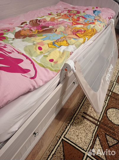 Защитный бортик для кровати