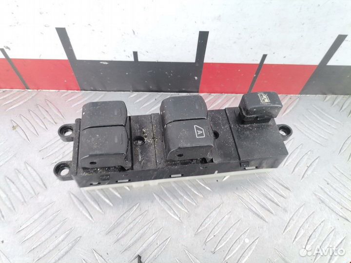 Блок управления стеклоподъемниками Nissan R51