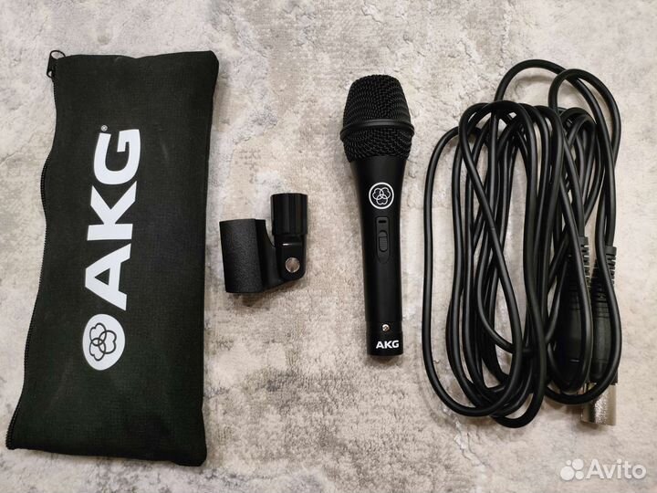 Студийный микрофон AKG