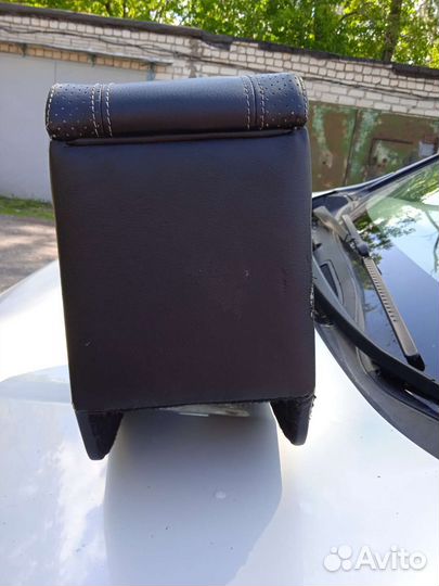 Подлокотник