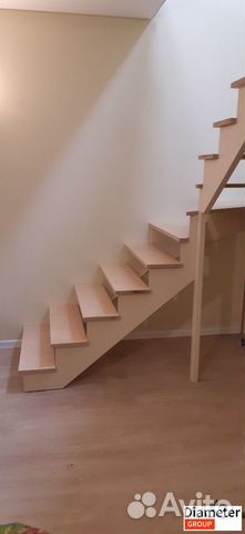 Парадная лестница между этажами