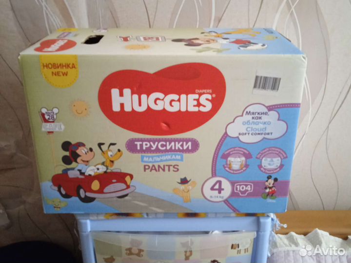 Каробка с вещами и игрушками для мальчика