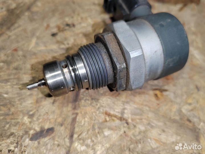 Pегулятор давления топлива Volkswagen Amarok 2014