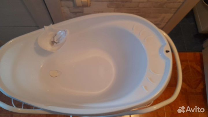 Детская ванночка для купания с подставкой