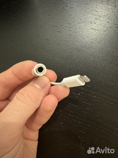 Apple переходник lightning на 3.5 mm jack