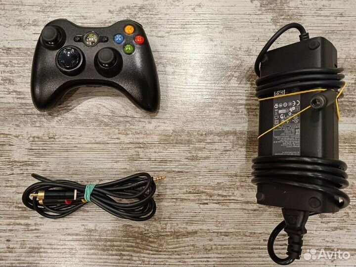 Xbox 360E 250Gb 1 Джой FreeBoot 37 Игр