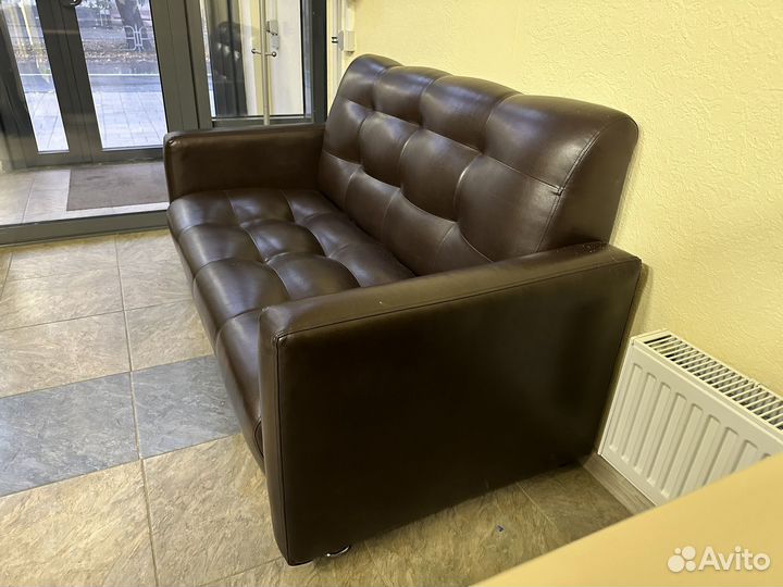 Офисный кожаный диван