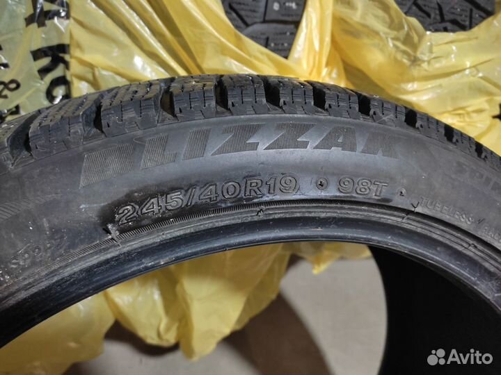 Bridgestone Blizzak Spike-02 245/40 R19 98T