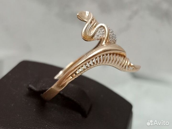 Золотое кольцо 585 пробы массой 2.77 грамма (Р19)