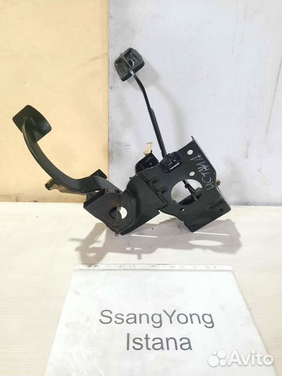 Узел педальный (блок педалей) Саньенг Истана, 2000