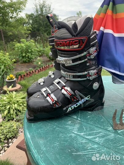 Горнолыжные ботинки atomic